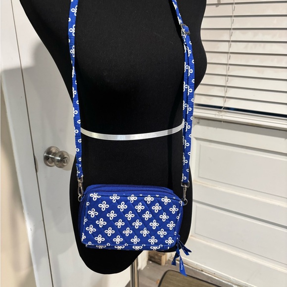 Vera Bradley Blue and White Crossbody Bag (University of Kentucky) - Picture 3 of 11